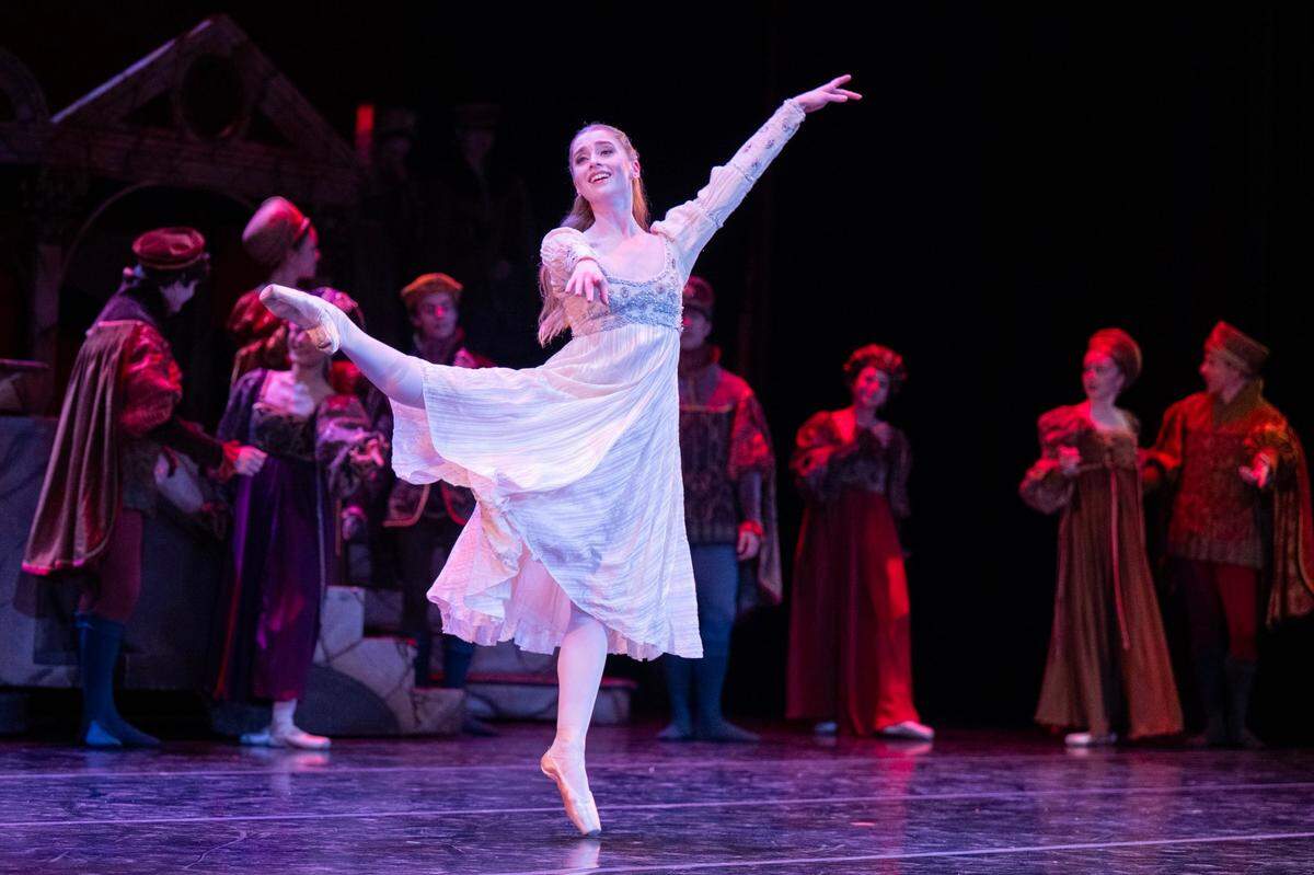 Mia Steedle of the Sacramento Ballet performs as Juliet in “Romeo & Juliet” during a dress rehearsal Wednesday.