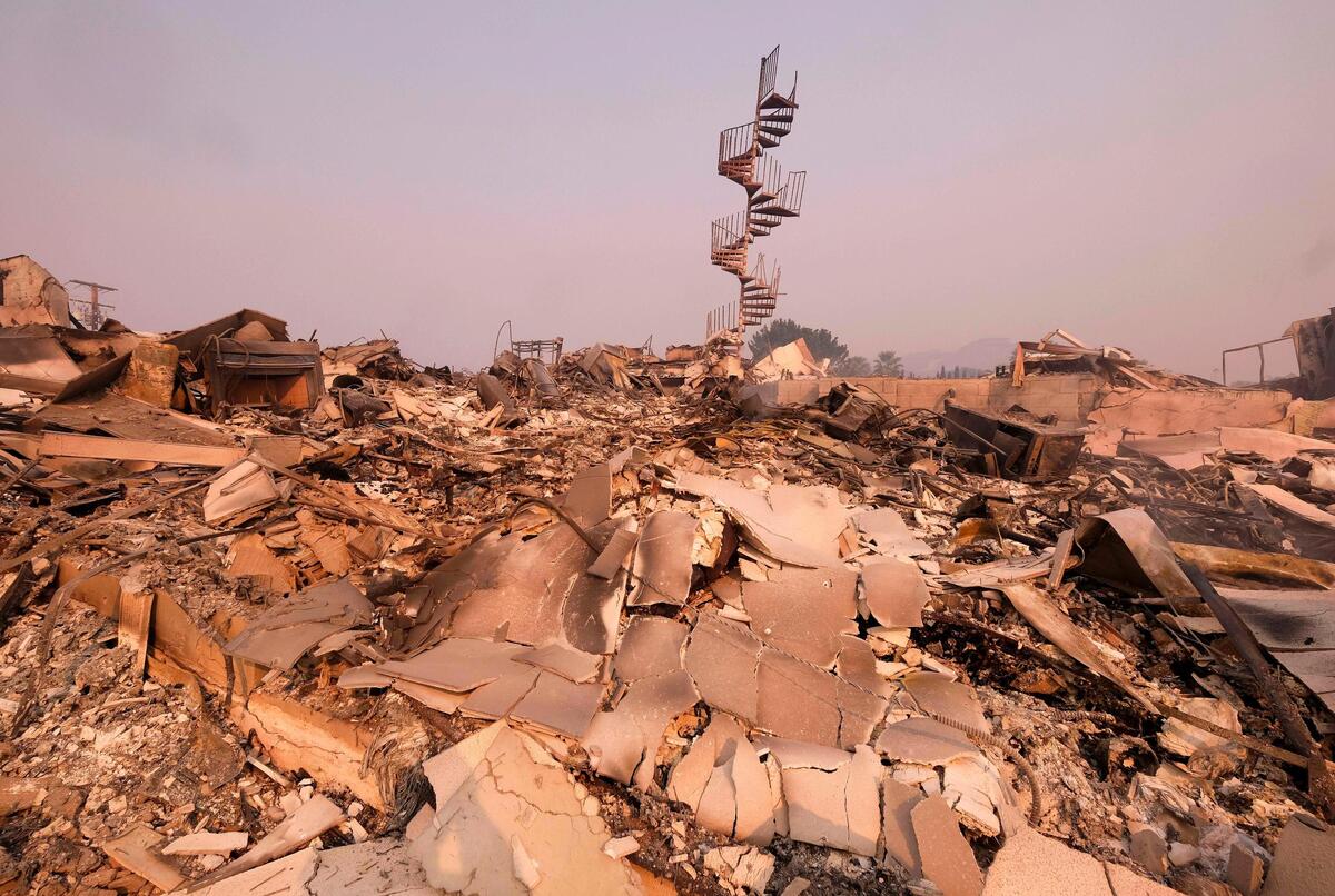The charred remains of the burned out home are seen in Malibu, Calif., Saturday, Nov. 10, 2018.   Officials took advantage of temporarily calm conditions Saturday to assess damage from the blaze that’s burned 109 square miles outside downtown Los Angeles.  (AP Photo/Ringo H.W. Chiu)