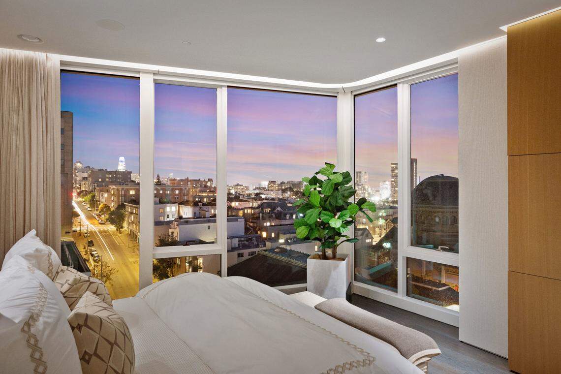 While the bedroom at the penthouse in San Francisco’s The Pacific on Webster Street has great views, the exterior itself is over an acre.
