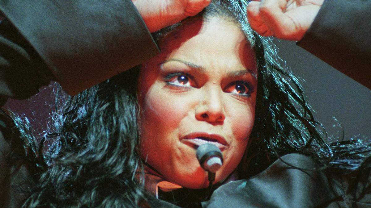 Janet Jackson performs at Arco Arena Friday night, Aug. 14, 1998.