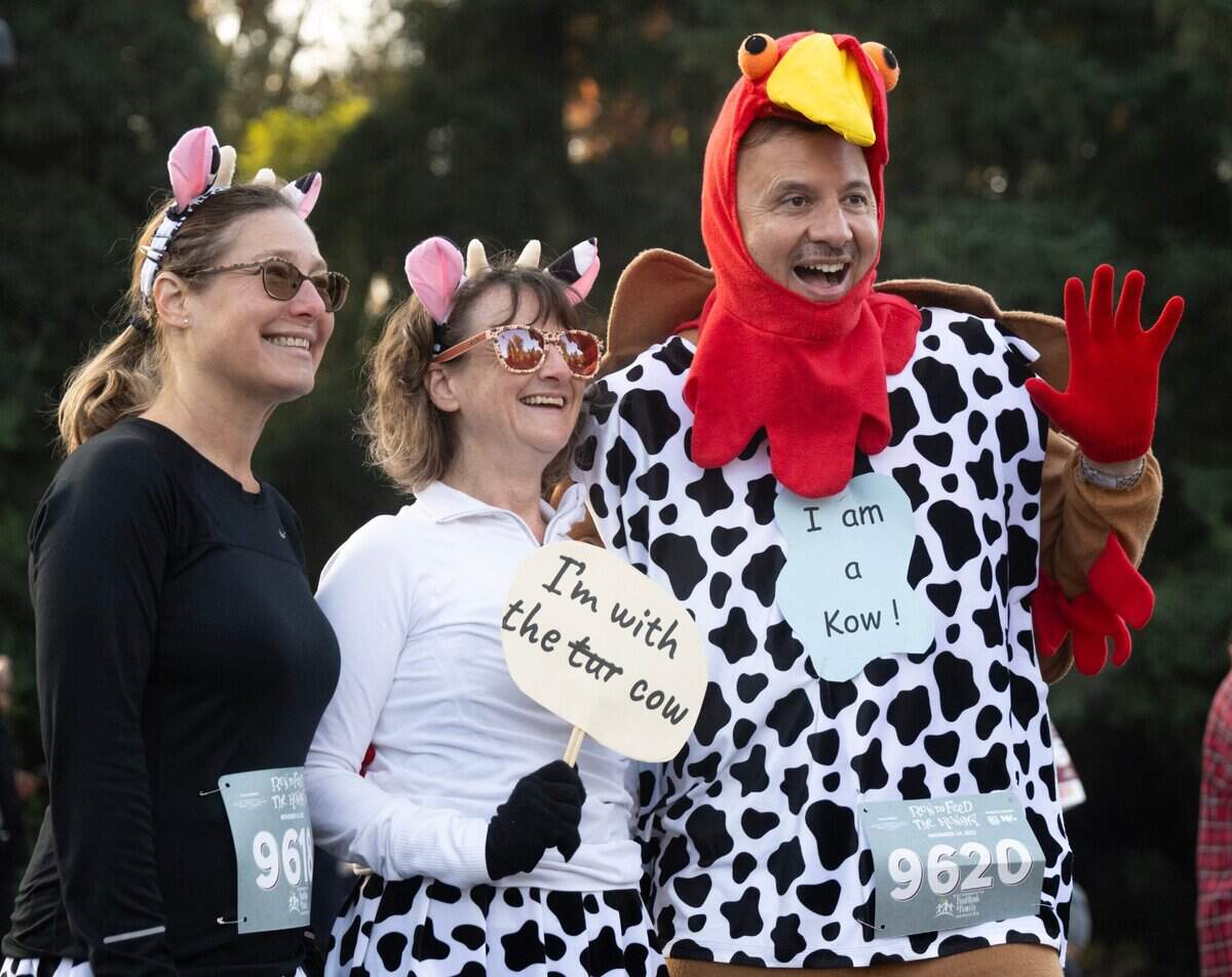Carolyn Hamlin poses with Tressa and Bob Tabares as they prepare to start the Run to Feed the Hungry in Sacramento on Thursday.