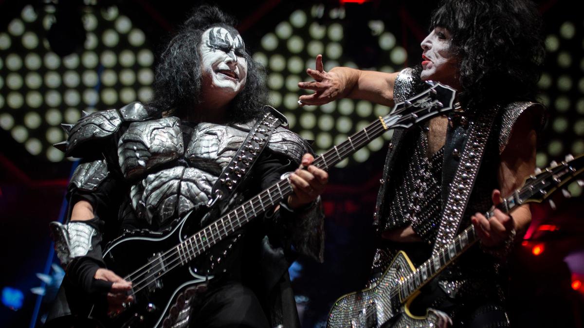Paul Stanley, right, gestures to Gene Simmons during concert at Golden 1 Center, Saturday, Feb. 9, 2019. The band is postponing shows while Paul Stanley recovers from COVID-19.