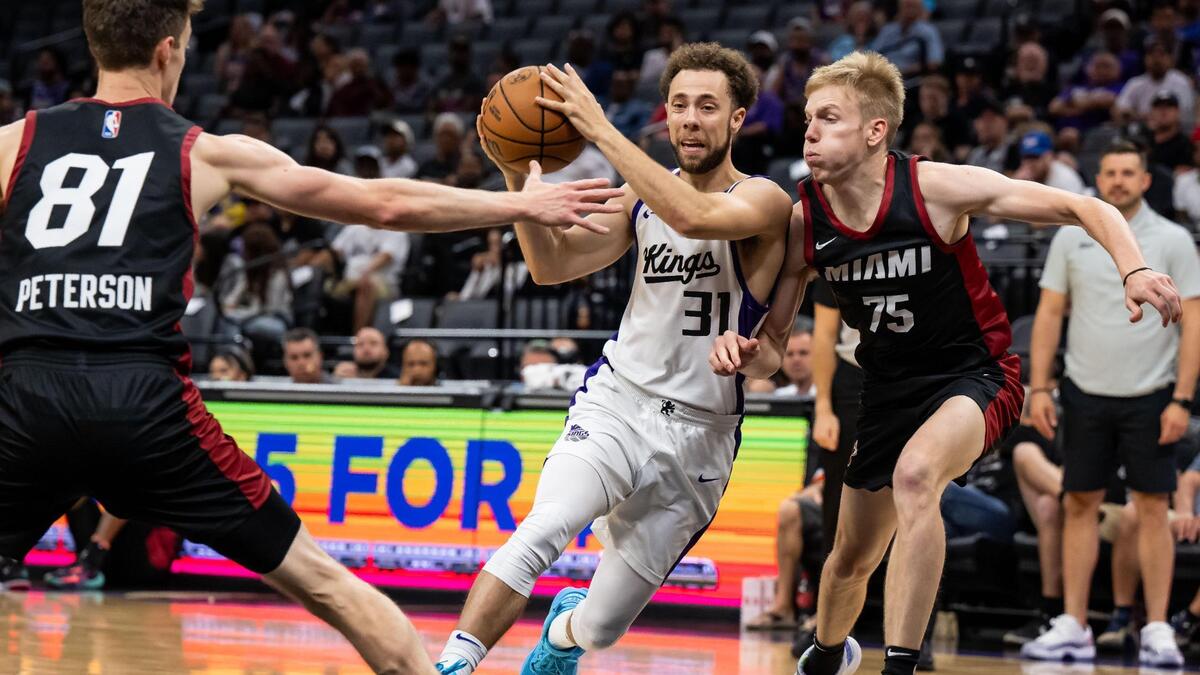 Sacramento Kings guard Jordan Ford (31) drives between Miami Heat guard Trenton Massner (75), right, and forward Drew Peterson (81) during the second half of their California Classic NBA summer league basketball game Wednesday, July 5, 2023, at Golden 1 Center.