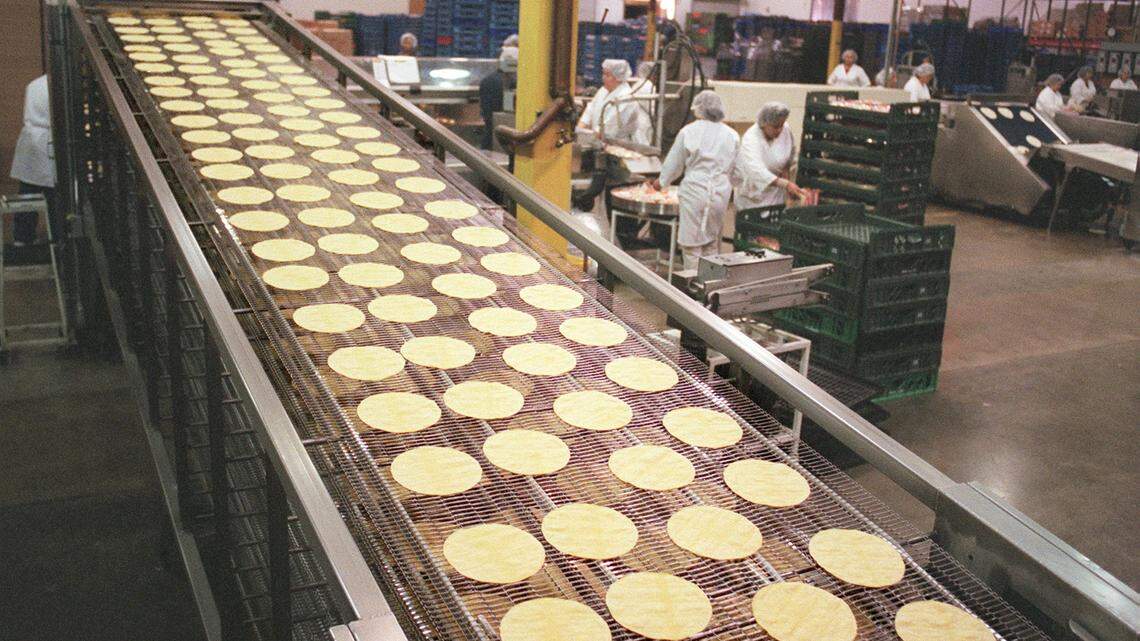Corn tortillas move through the cooling conveyor at Bimbo Bakeries USA tortilla plant in Elk Grove in 2001. The bakery closed in 2013. Tortilla maker Mi Rancho recently purchased the property and plans to invest an additional $25 million into the facility, according to city officials.