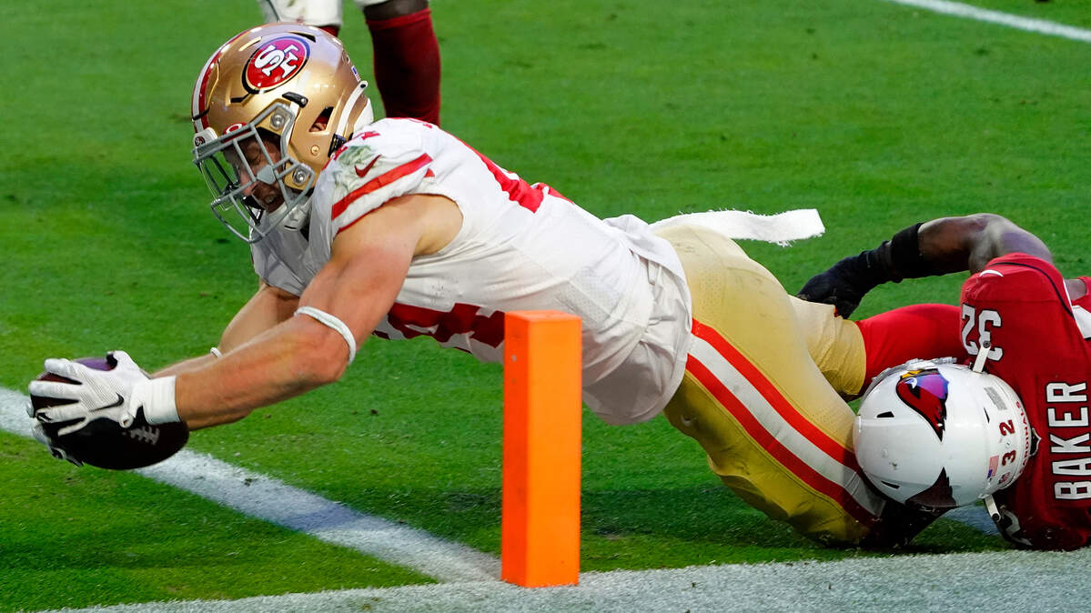 San Francisco fullback Kyle Juszczyk dives in for a touchdown during the 49ers’ win over the Arizona Cardinals on Saturday.