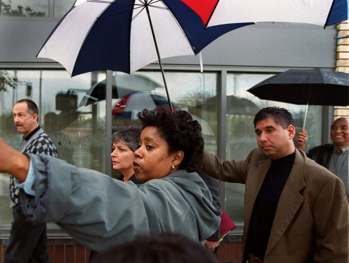 Sacramento City Councilwoman Lauren Hammond shows new Mayor Heather Fargo around Oak Park on her first day on the job in 2000.