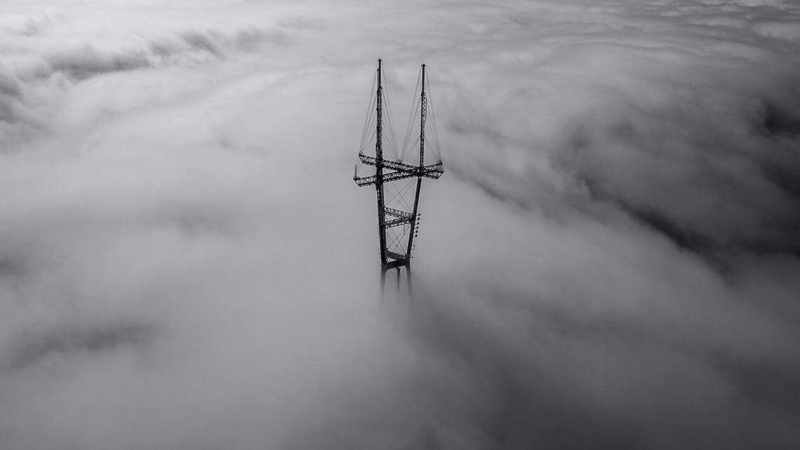 The top of this California landmark poking through the fog in San Francisco has been mistaken for a UFO in a viral Twitter video viewed by more than 17 million people.