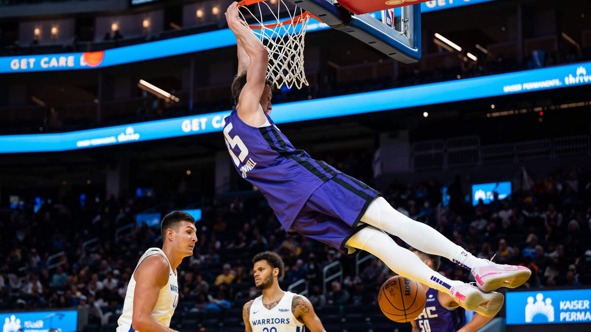 Sacramento Kings guard Alex O’Connell (35) dunks in the fourth period against the Golden State Warriors during the California Classic NBA preseason basketball game Saturday, July 2, 2022, at Chase Center in San Francisco.