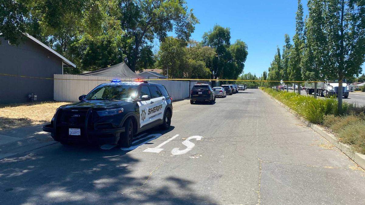 A Sacramento sheriff’s SWAT team member on Monday shot to death a man reportedly armed with a gun in a standoff at a home in the 4100 block of Lund Court in North Highlands.