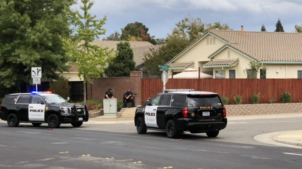 Roseville police responded to an “active situation” near Country Club Drive and Musgrave Drive, where one victim was injured and a suspect was taken into custody, Wednesday, Oct. 3, 2018.