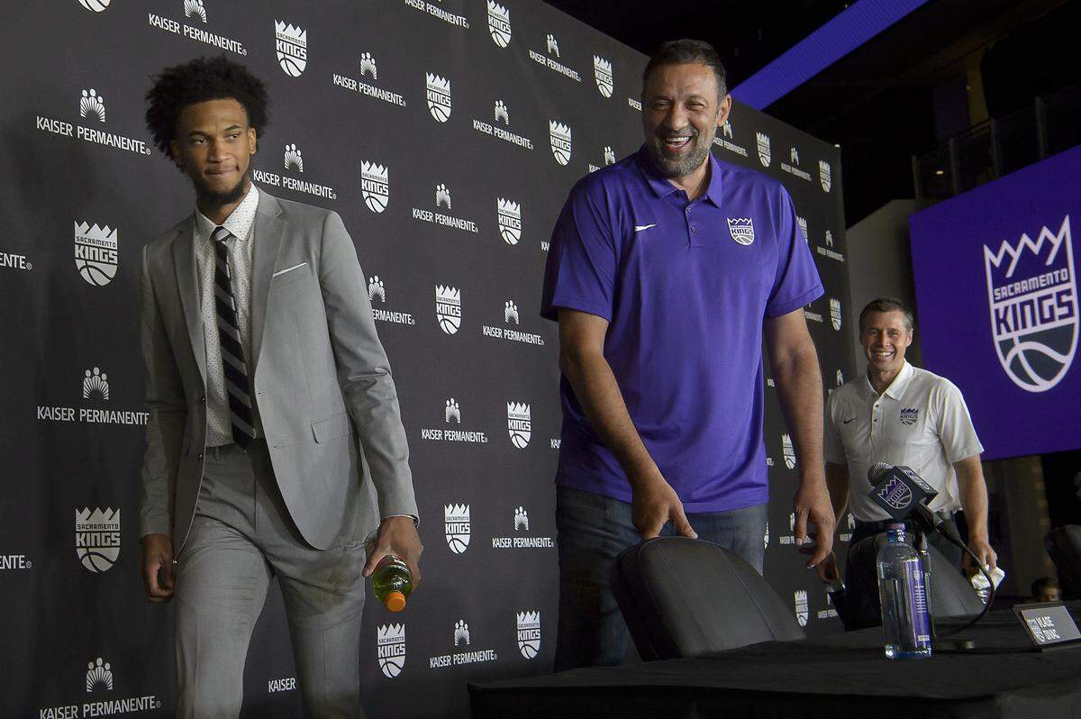 The Sacramento Kings 2018 draft selection Marvin Bagley III, left, Kings General Manager Vlade Divac and Kings Head coach Dave Joerger meet with fans and members of the press at Golden 1 Center in Sacramento in 2018.