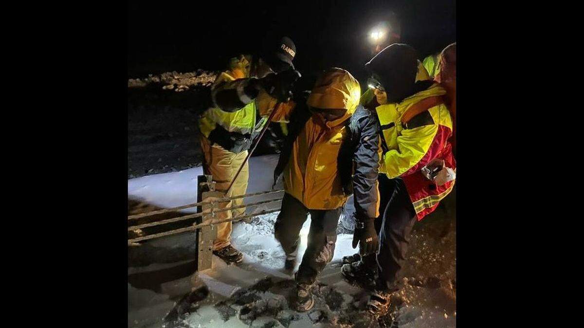 A 64-year-old man who became lost in freezing cold and white-out conditions on Mauna Kea on Hawaii has been rescued, officials say.
