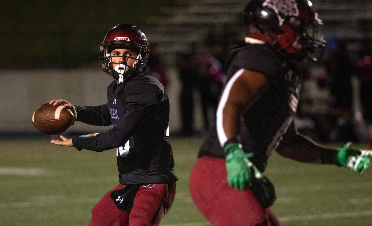 Laguna Creek quarterback Mitchell Labrado throws a completion to receiver Julien Grady in the first quarter against Sheldon on Friday.