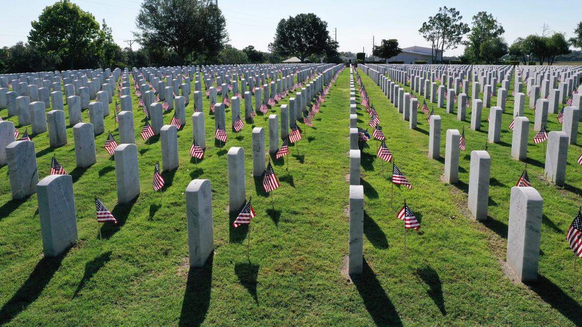 How are Memorial Day and Veterans Day different? Who gets day off in California?