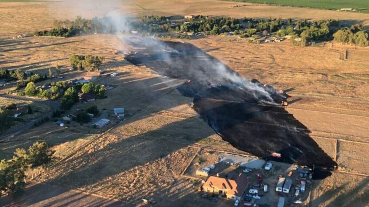 Firefighters contained a 17-acre vegetation fire in the Vineyard area Wednesday evening, with no structures reportedly damaged. The fire started near Calvine Road around 7:30 p.m.
