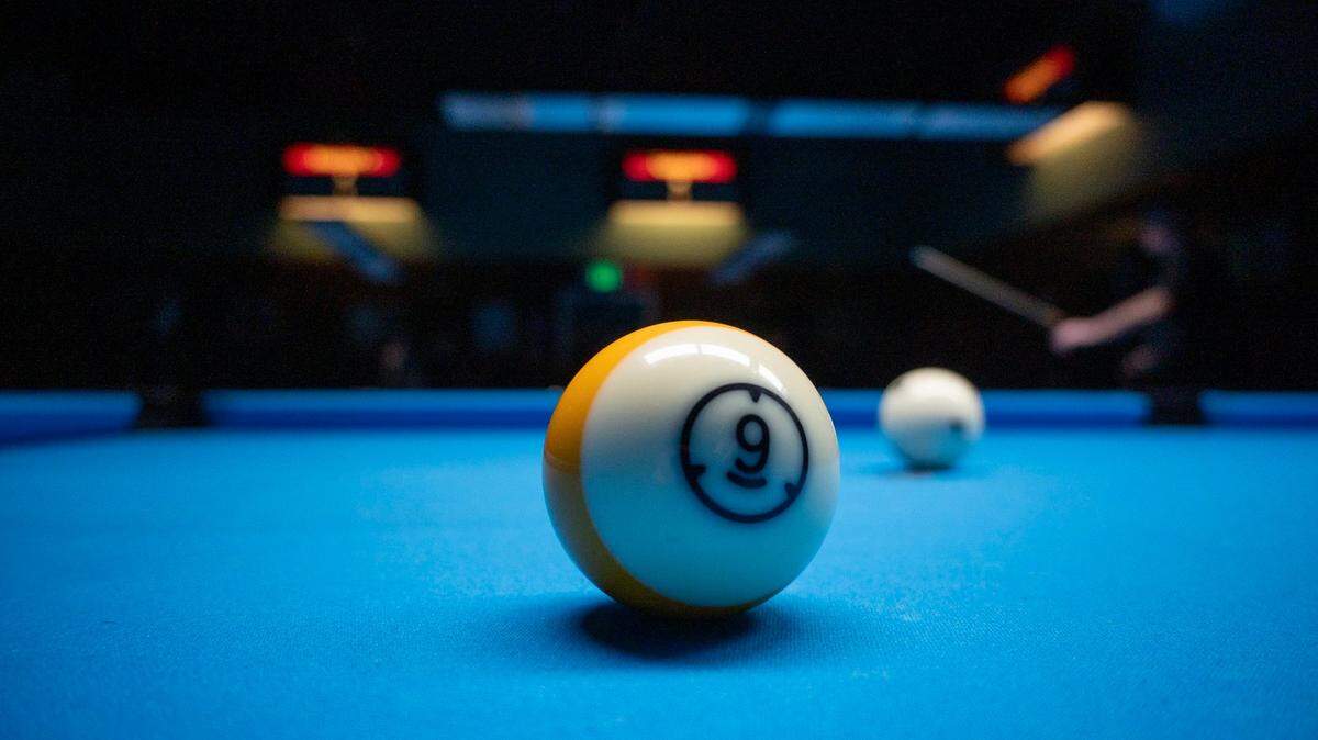 This legendary Sacramento pool hall has a ‘must-try’ burger. Here’s what it cost me