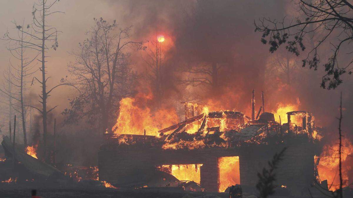 Roughly 100 homes burned by Mill Fire in Northern California; Mountain Fire grows nearby