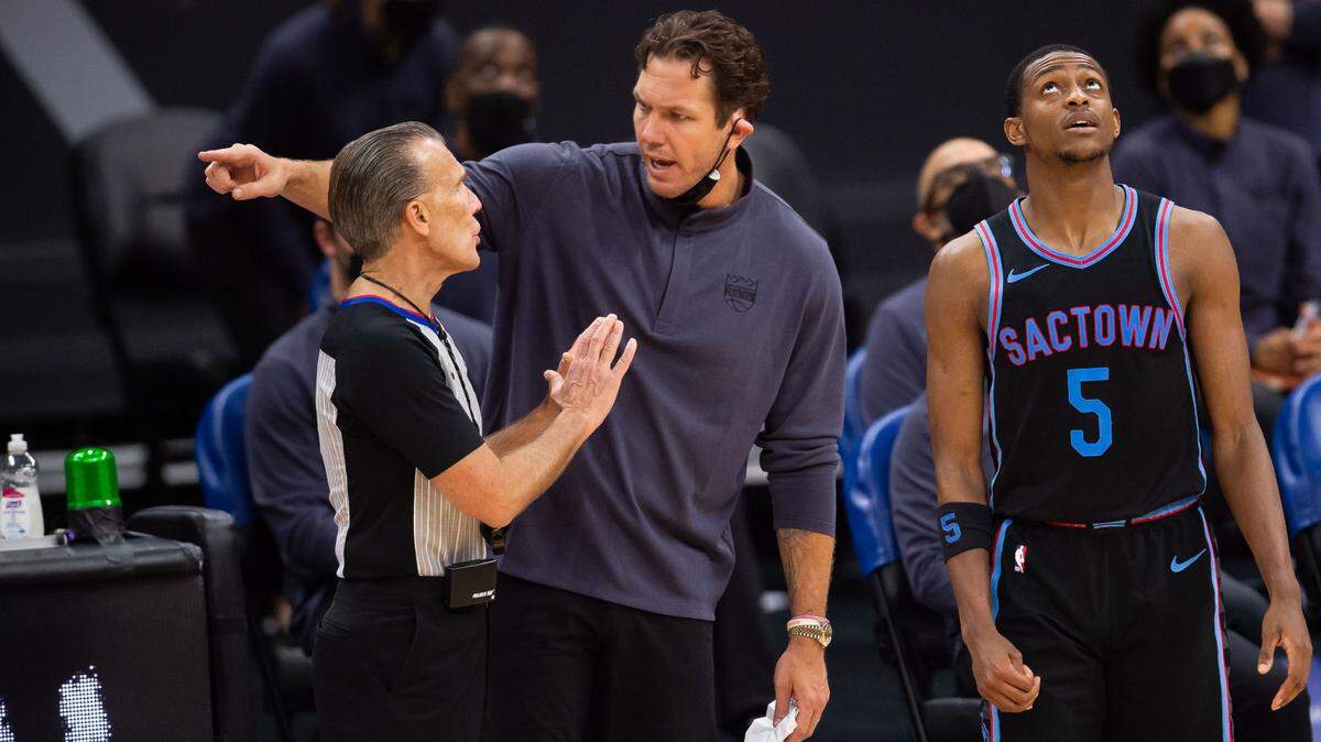 Sacramento Kings head coach Luke Walton talks with referee Ken Mauer (41) with guard De’Aaron Fox (5) nearby during the fourth period of their NBA game against the Washington Wizards on Wednesday, April 14, 2021, at Golden 1 Center in downtown Sacramento. The Kings fell to the Wizards, 123-111.