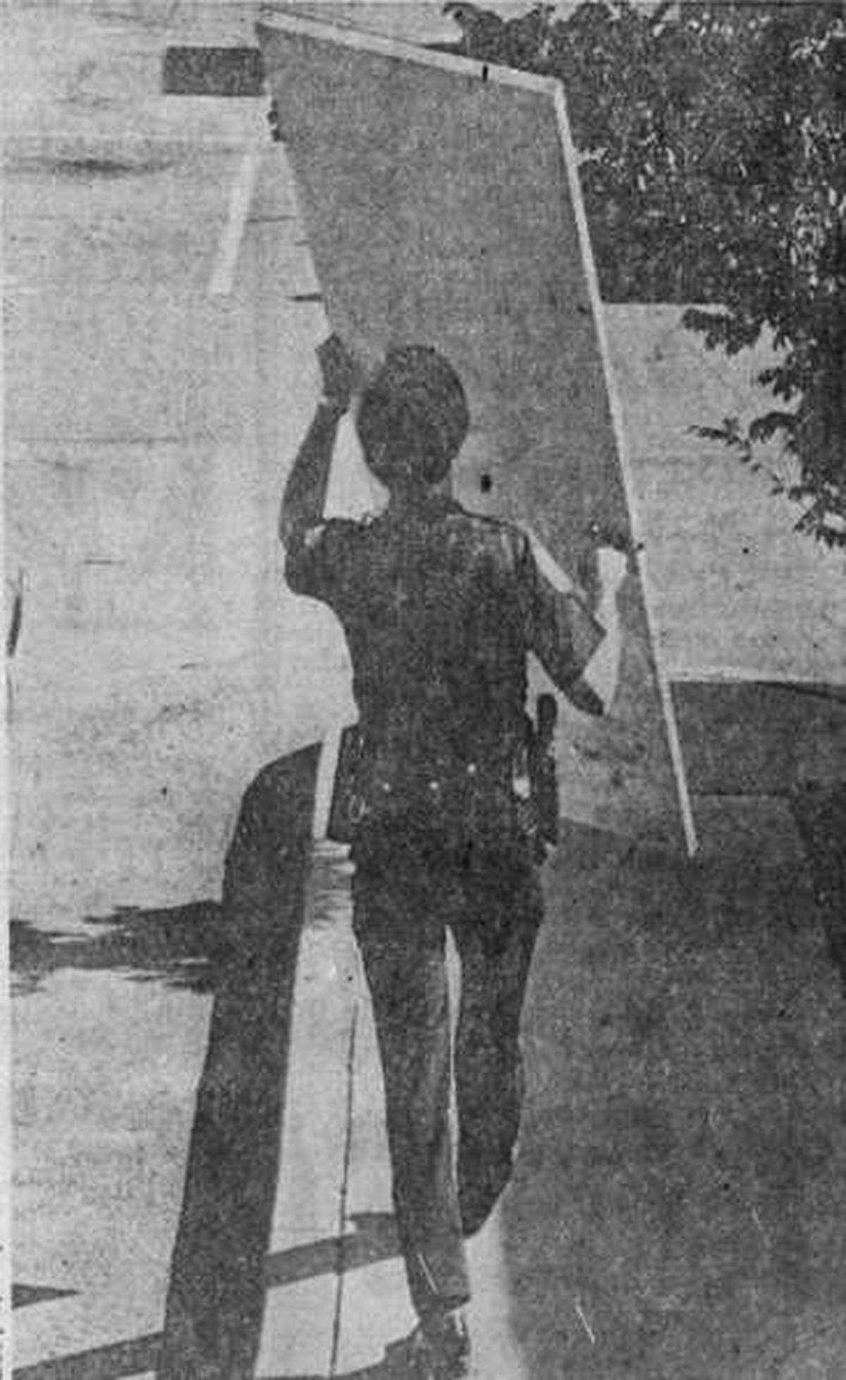 A Sacramento police officer removes a bathroom door from an apartment where Helen Terry was killed in August 1980. The door had a racial slur scrawled on it. Police on Wednesday announced the arrest of 81-year-old Robert Terry on suspicion of homicide in the slaying.