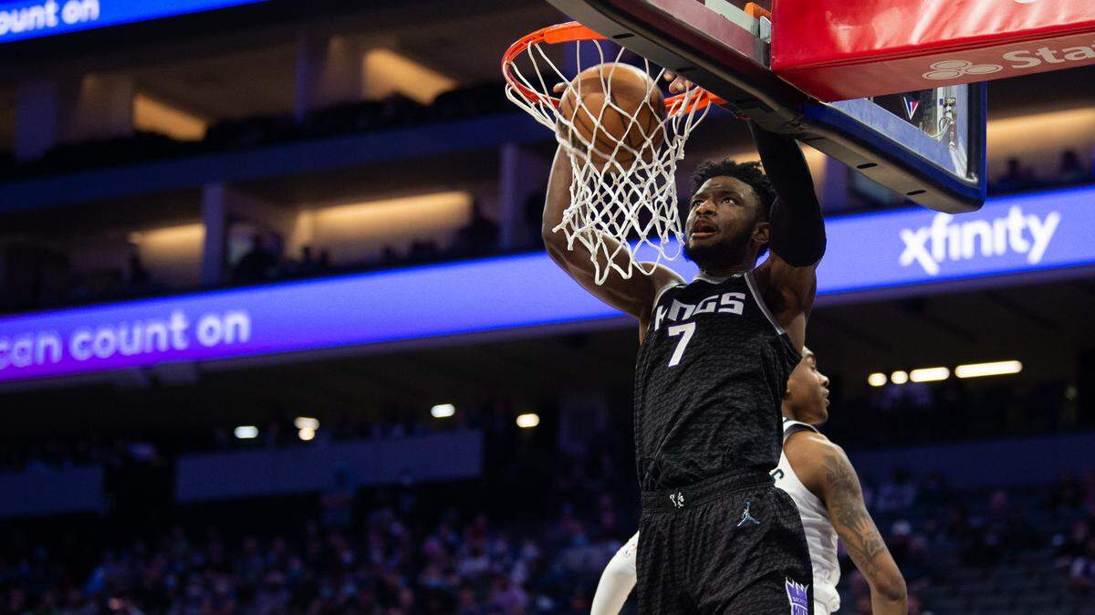 Sacramento Kings forward Chimezie Metu (7) dunks the ball defended by Minnesota Timberwolves forward Jaden McDaniels (3) in the second quarter during a game at Golden 1 Center on Wednesday, Feb. 9, 2022 in Sacramento.