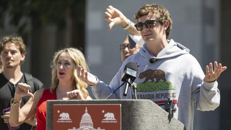 Nick Shirley draws hundreds of supporters, counterprotesters to California Capitol