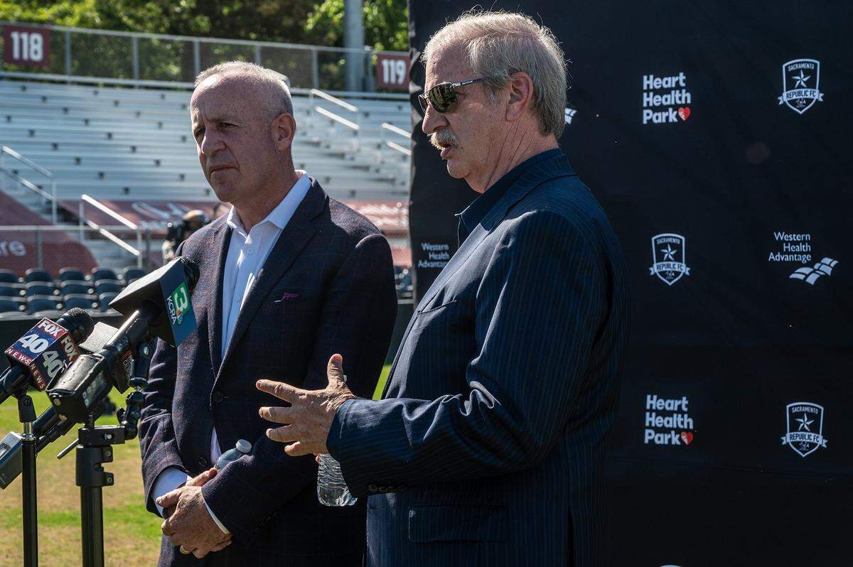 Sacramento Republic owner Kevin Nagle, right, and Sacramento Mayor Darrell Steinberg, left, have not given up on major league soccer in Sacramento.