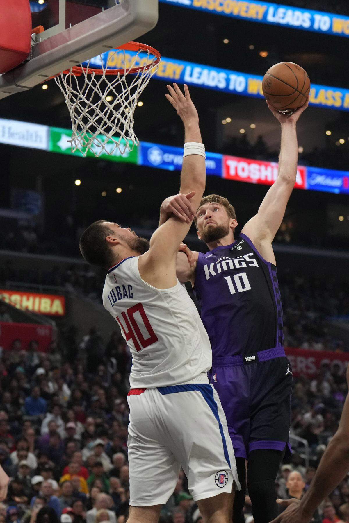Sacramento Kings center Domantas Sabonis (10) dunks the ball against Los Angeles Clippers center Ivica Zubac (40) in the second half Sunday, Feb. 25, 2024, at Crypto.com Arena in Los Angeles.