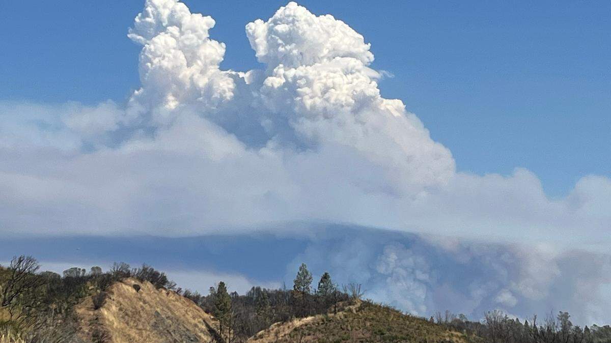 Mosquito Fire in Placer, El Dorado: Homes burn, residents flee as flames surge over American River