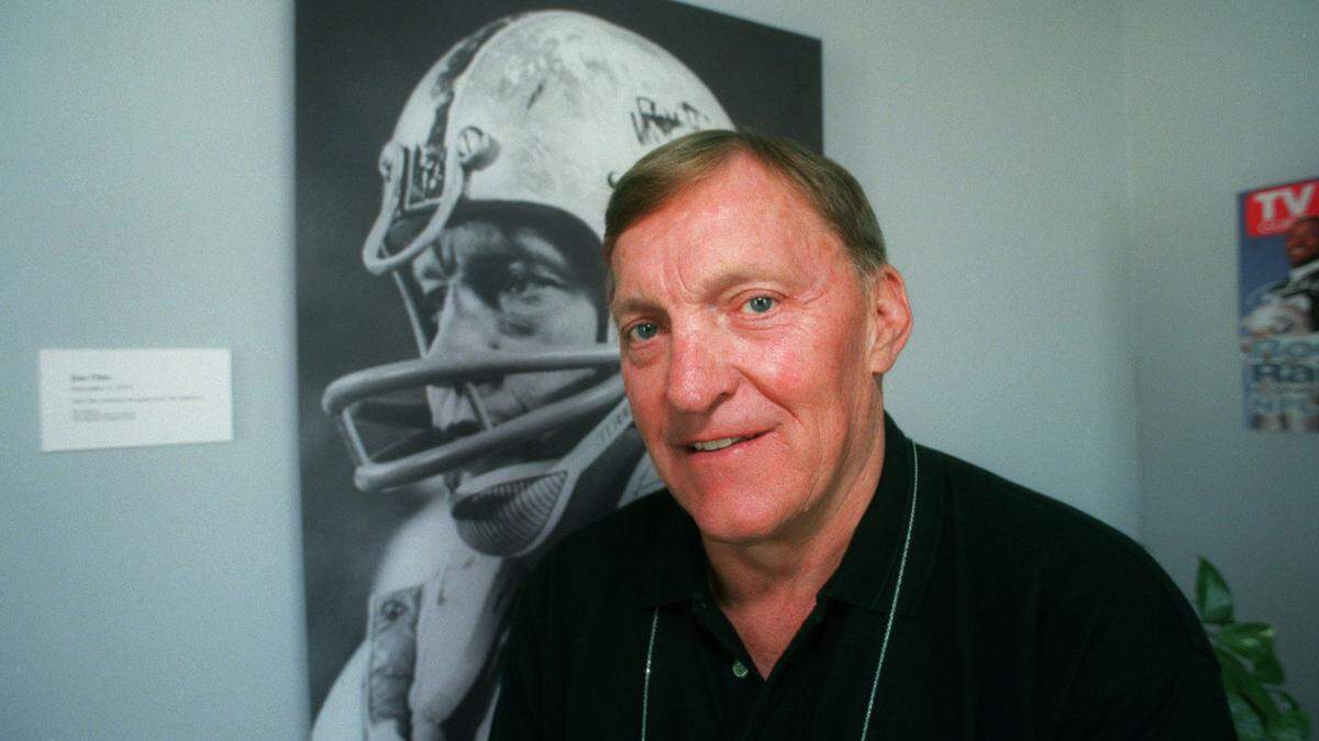 Former Oakland Raiders great Jim Otto stands in 1997 in front of a photograph from his career. Otto, the former Raiders center who without regret sacrificed his body for the sport he loved, died in Auburn at age 86.