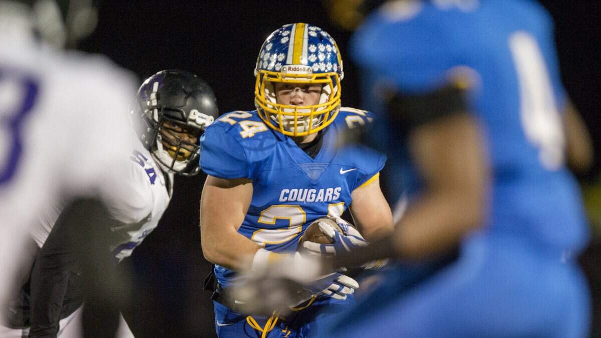 Levi Markey  had 282 yards on 33 carries and four rushing touchdowns to lead Del Campo past Christian Brothers 30-28. The running back’s 2-yard score in the fourth quarter stopped 21 unanswered points from CBS.