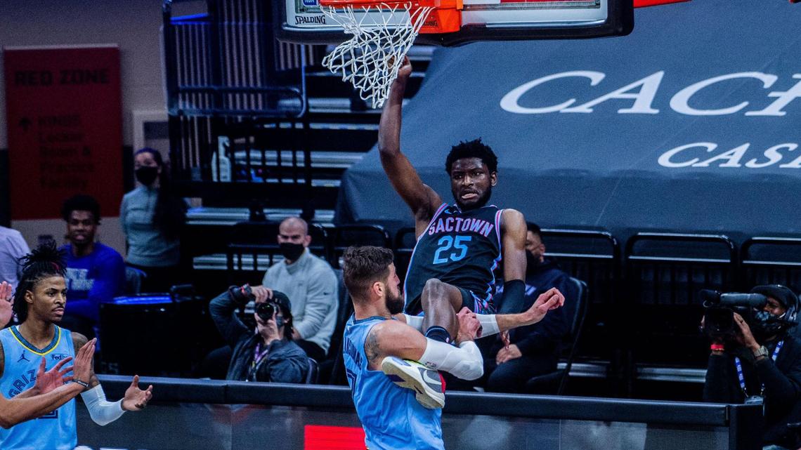 Memphis Grizzlies center Jonas Valanciunas (17) appears to hook the left leg of Sacramento Kings forward Chimezie Metu (25) after a dunk by Metu in the second half of a game between the Kings and the Grizzlies at Golden 1 Center on Sunday, Feb. 14, 2021. Metu suffered a broken wrist on the play, according to sources. Referees called a technical foul on Valanciunas for unsportsmanship conduct.