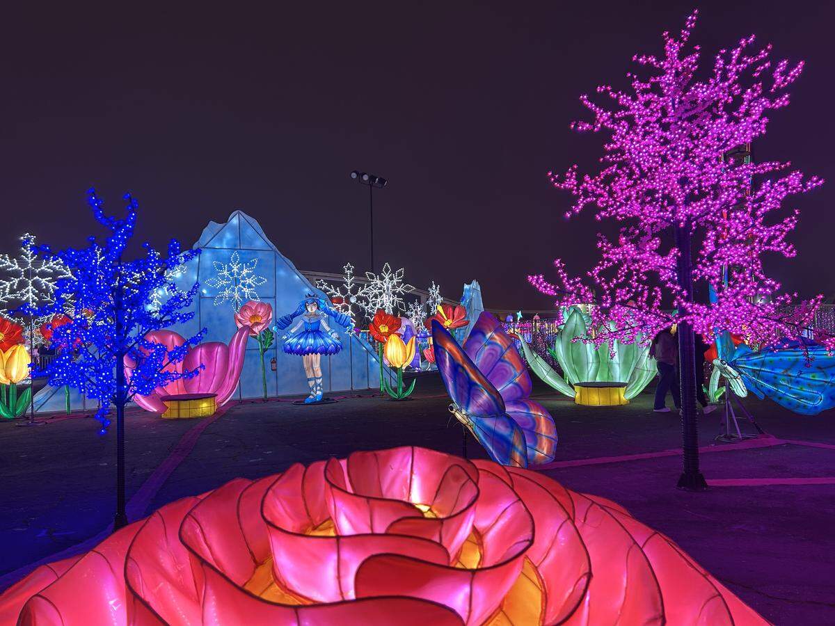 Imaginarium at the Cal Expo in Sacramento on Dec. 12, 2025. Sensational Murcia family circus performs up to three times a night.