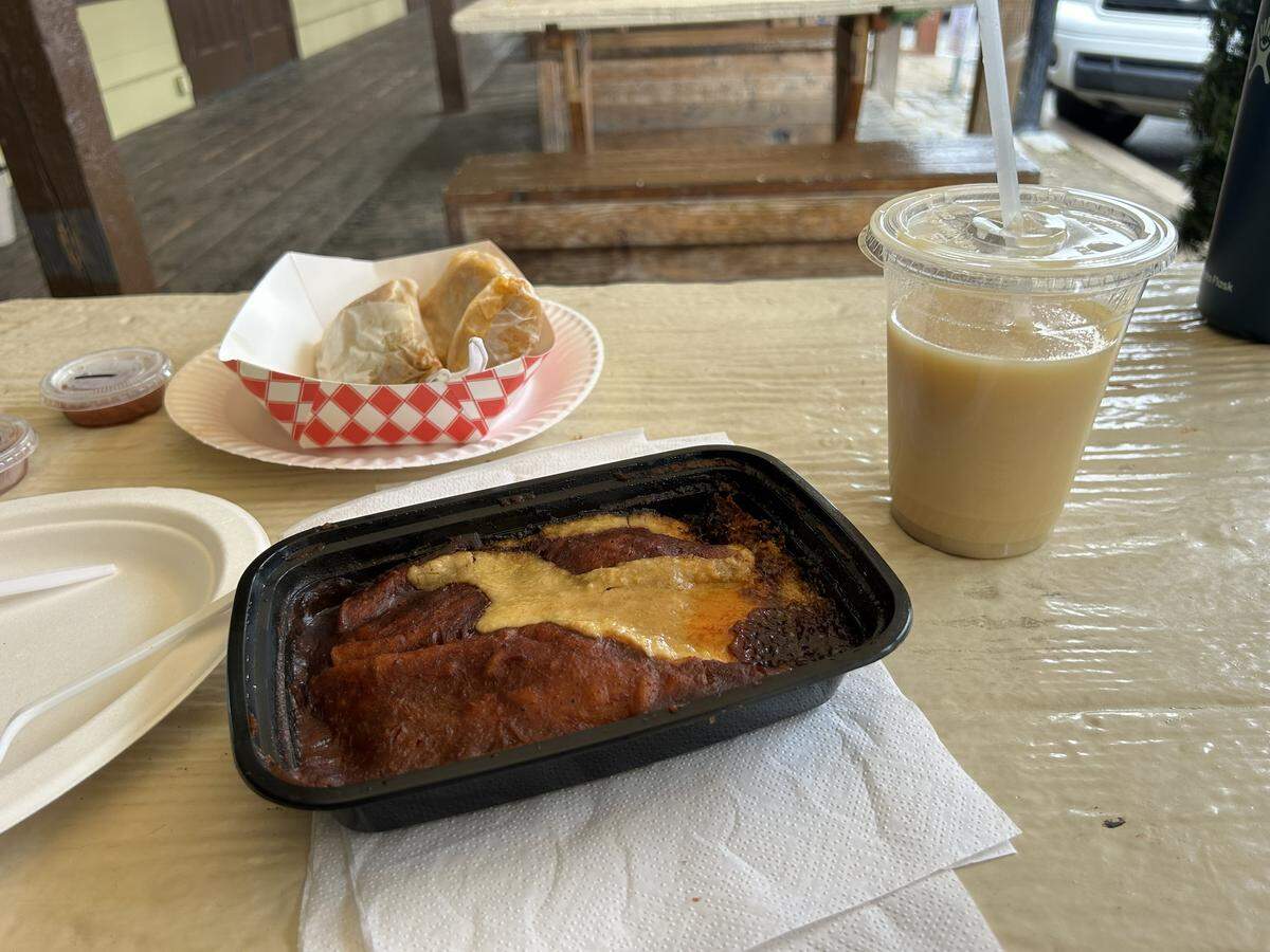 Reporter Veronica Fernandez-Alvarado visited Emma’s Tamales and ordered three different kind of tamales, horchata and enchiladas. 