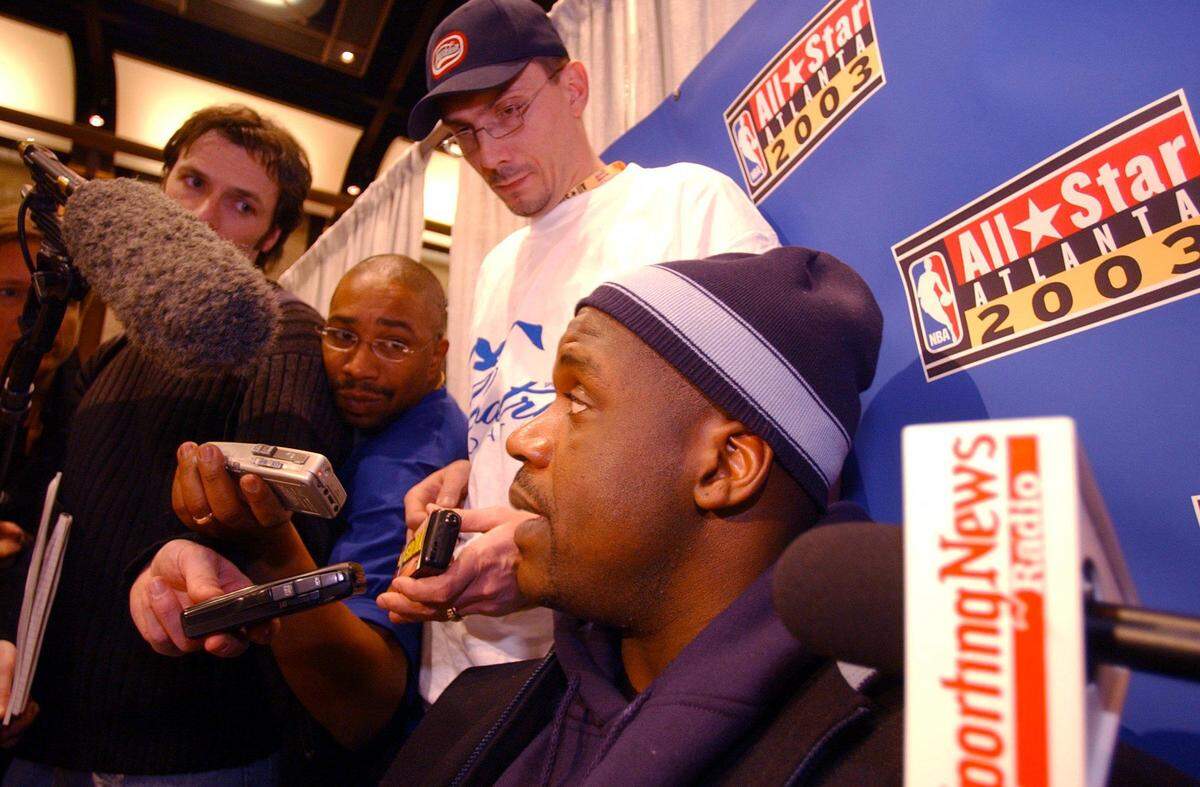 Marty McNeal, sports reporter for the Sacramento Bee, squeezes between two other journalists to interview Shaquille O’Neal at the 2003 NBA All-Star Game in Atlanta.
