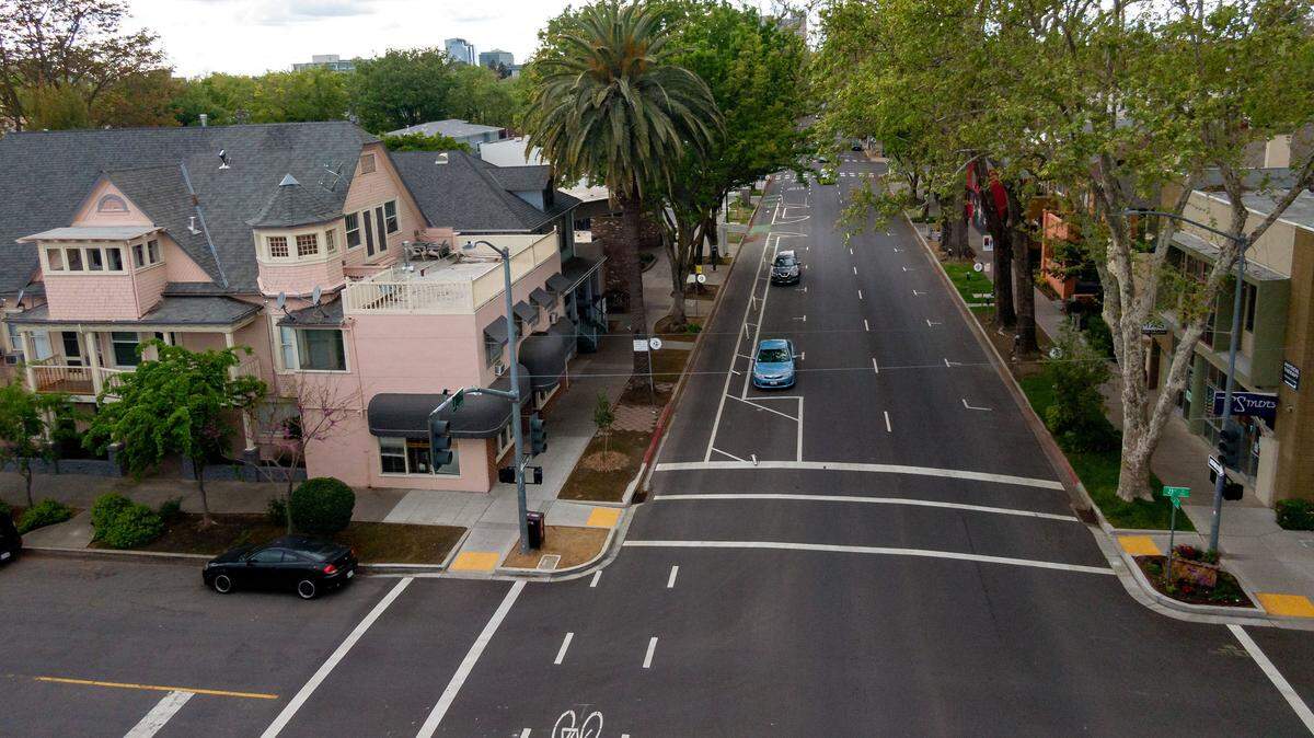 What normally would be a busy thoroughfare through the heart of the city, J Street appears almost empty, April 9, 2020, as many midtown businesses on the 2200 and 2300 block of J Street have closed after Sacramento County and the state passed stay-at-home ordinances to help slow the spread of the potentially fatal coronavirus. Gov. Gavin Newsom issued a new order Thursday declaring a 10 p.m. curfew for counties like Sacramento in the state’s purple tier.