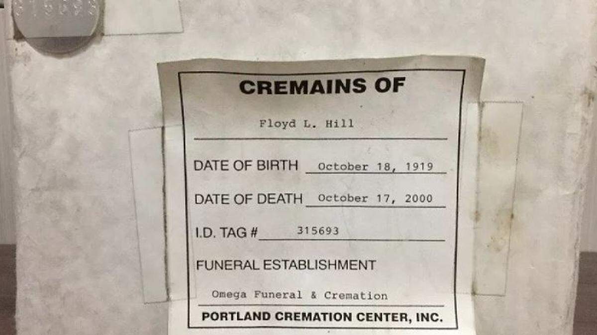 Police in Portland, Oregon, are seeking the family of Floyd Leslie Hill, who died in October 2000, after a package of his ashes turned up near a downtown intersection, officers say.