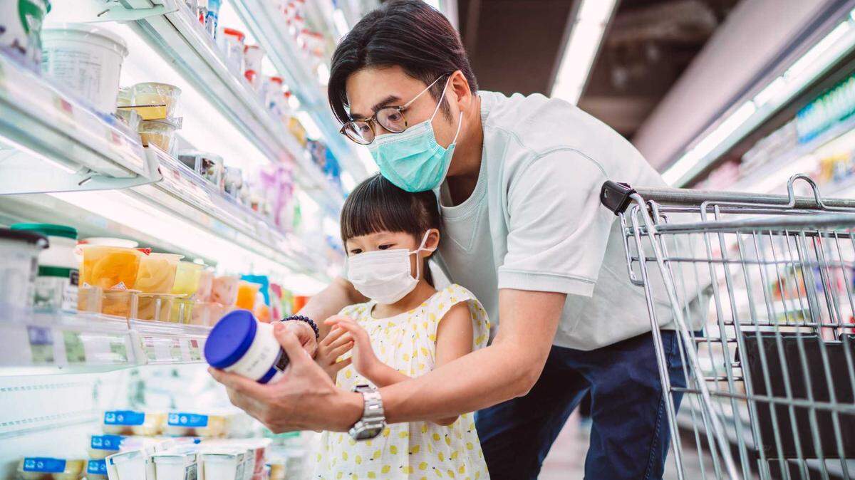 Shoppers still have time to pick up last-minute food items for Thanksgiving dinner.