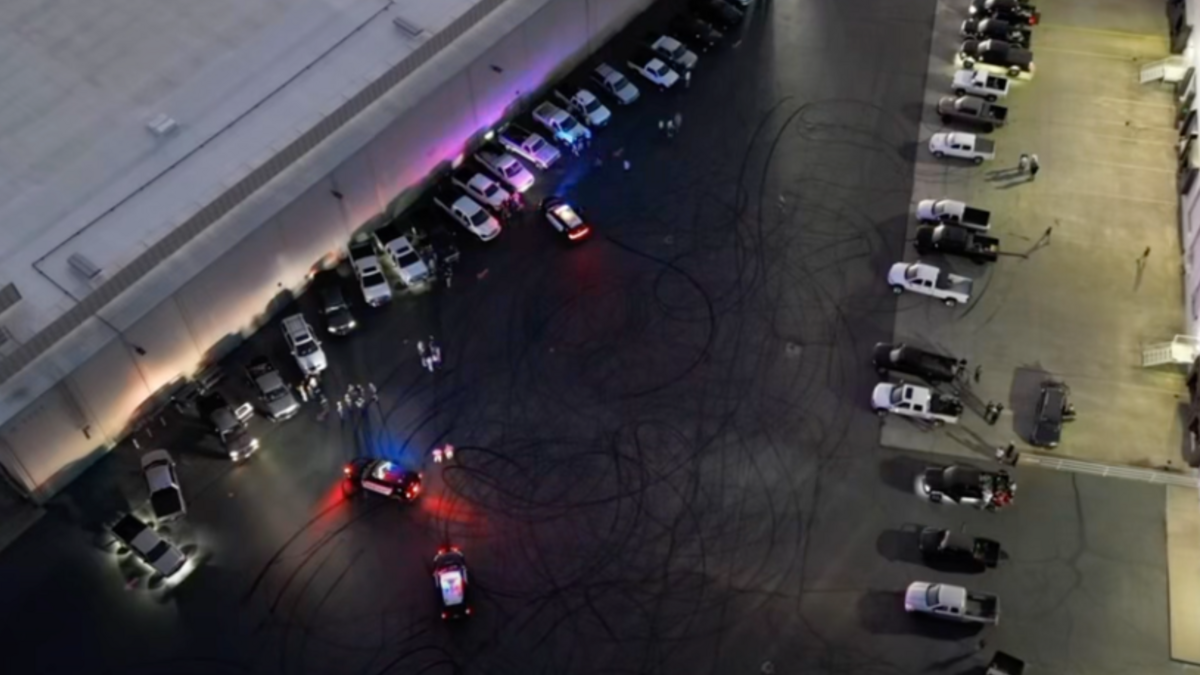 Lincoln police, with the aid of multiple agencies, shut down a sideshow event in Venture Drive on Saturday night, a spokesperson for the department said Monday.