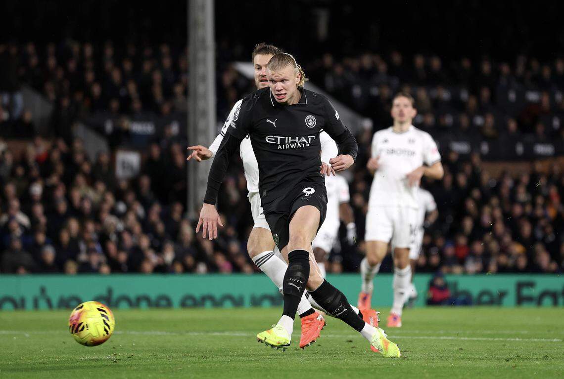 El delantero del Manchester City Erling Haaland, de Norway, dispara durante un partido de la Premier League el martes en Londres. Norway jugará en el Grupo I en el World Cup 2026, que podría ser el grupo más duro del torneo.