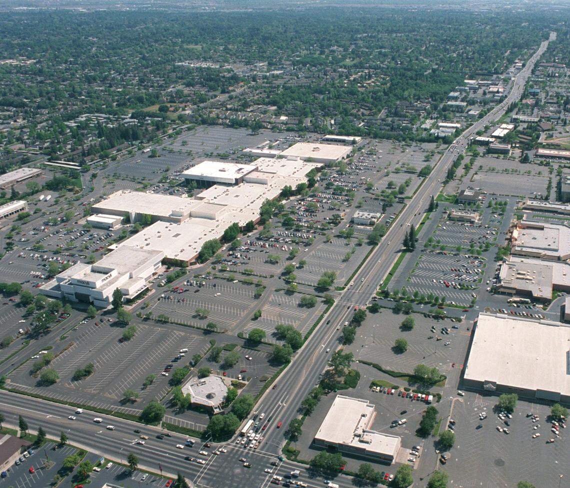 An aerial view of Sunrise Mall in 1997.