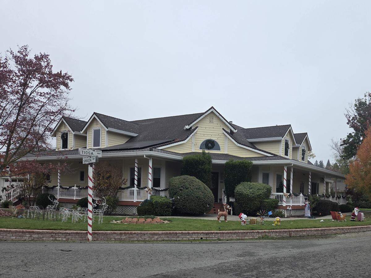 The Sacramento Bee’s holiday light guide includes 2901 Tioga Way in Sacramento.