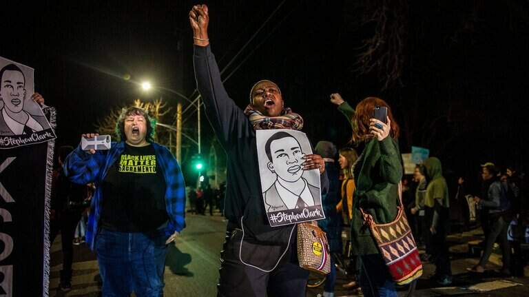 Dramatic photos from the Stephon Clark protests in East Sacramento