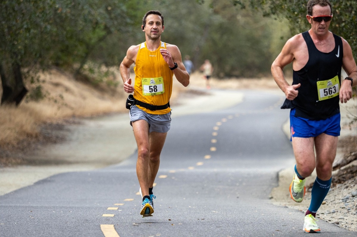Aaron Kuen, 37, finished eighth out of 704 entrants in Sacramento’s Run the Parkway 20-mile race on Nov. 5, 2022. His 6:20 mile pace was nearly identical to what he would go on to run in December’s California International Marathon before collapsing after the 25th mile.