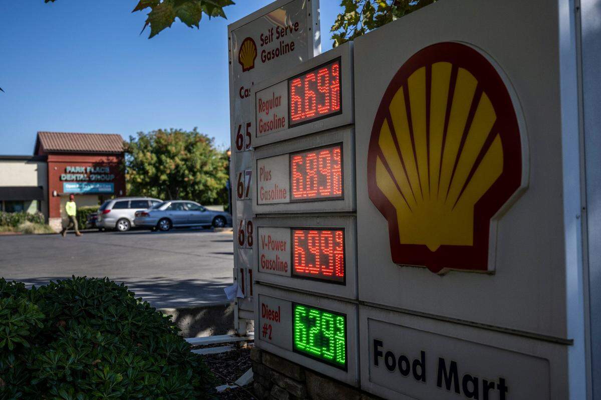 A gallon of regular costs $6.69 at the Shell station at Del Paso Road and Natomas Boulevard in Sacramento on Monday, Oct. 3, 2022. The average price in California on Wednesday was $5.68.