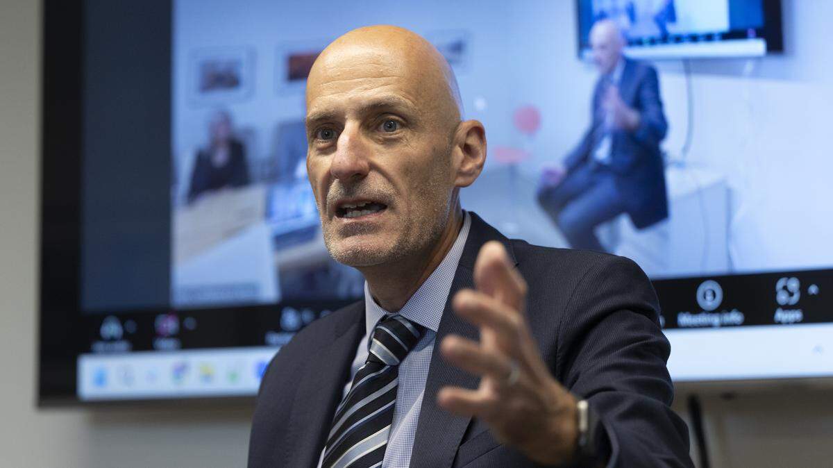 Chris Fusco is speaks during his introduction to the newsroom at the Sacramento Bee office on Monday, Sept. 8, 2025.