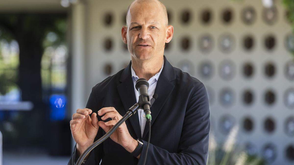Sacramento Mayor Kevin McCarty speaks about the results of the homeless Point In Time count at the Unitarian Universalist Society of Sacramento on Wednesday, May 13, 2026.