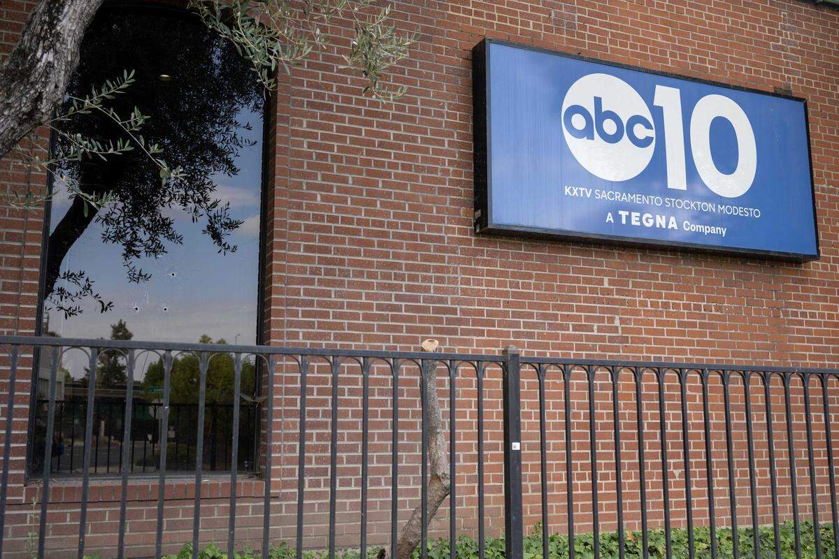 Three shots are visible in a window at the ABC 10 offices in Upper Land Park on Friday in Sacramento. Police are investigating after gunfire struck the station one day after a protest over ABC’s suspension of “Jimmy Kimmel Live!” following remarks about the suspect charged in the murder of conservative activist Charlie Kirk.