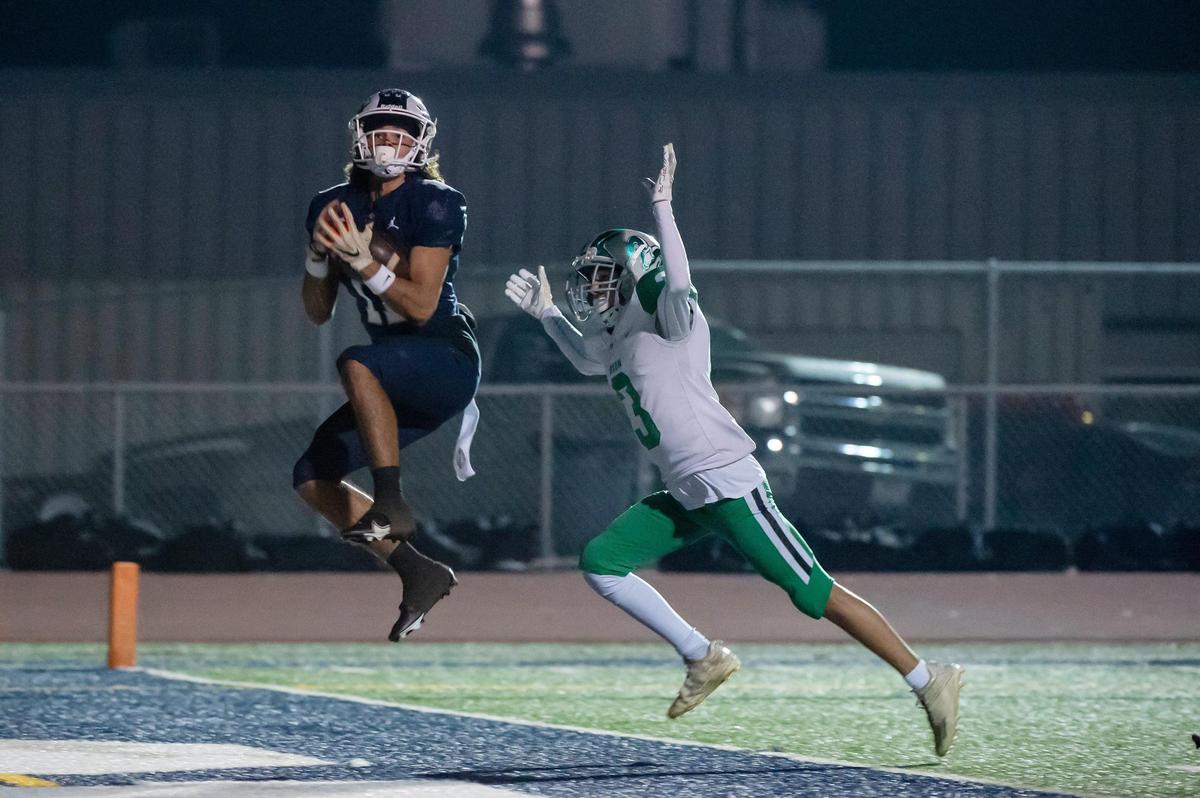 Casa Roble Rams Cole Owens (11) catches a 21 yard pass for a touchdown in October. Owens is The Bee’s Medium School Player of the Year.