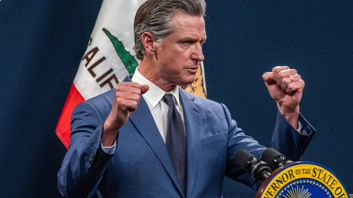 El gobernador Gavin Newsom publicó su propuesta presupuestaria revisada de $288,000 millones para enfrentar un déficit de $28,000 millones, el viernes 10 de mayo de 2024.