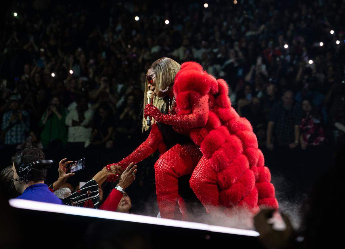 Hip-hop soul singer Mary J. Blige greets fans on the rear stage as she makes her entrance to Golden 1 Center on Saturday.